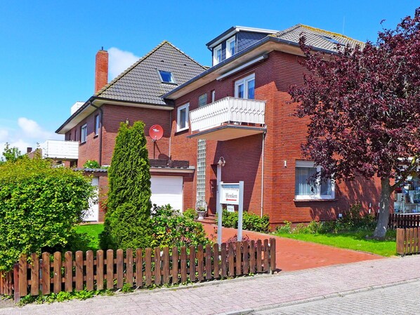 Plante, Ciel, Bâtiment, Propriété, Fenêtre, Maison, Arbre, Chalet, Brique, Quartier