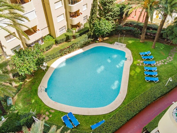 Schwimmbad, Eigentum, Resort, Grundeigentum, Freizeit, Haus, Gebäude, Eigentumswohnung, Gras, Urlaub