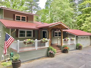 Front of the Sinclair Lakehouse. 