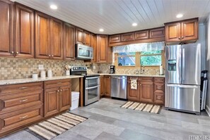 Stocked kitchen !