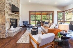 Mountain modern cabin with a cozy feel.