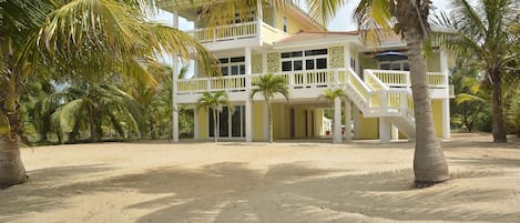 Newly Renovated Dolphin House. Come enjoy the decks, breezeway and beach.