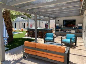 Outdoor living bar kitchen w 65" tv and soundbar