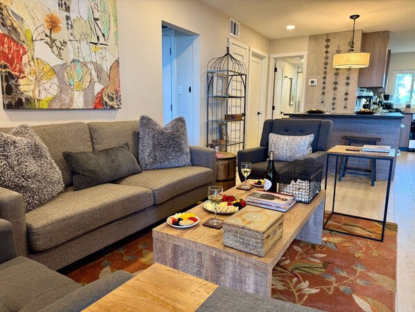 OPEN PLAN LIVING ROOM AND KITCHEN