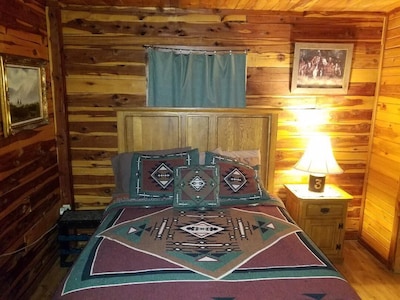 Cozy 2 rm pet friendly cabin- private lake - fishing & swimming - IndianCabin