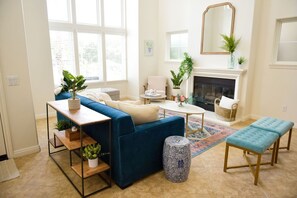 Front living room, 30ft cathedral ceilings, fireplace, queen sofa bed. 