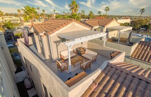 Rooftop patio west facing. 