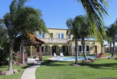 Tropicali Cove Luxury Vacation Villa Near Kemah, TX