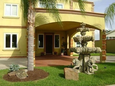 Tropicali Cove Luxury Vacation Villa Near Kemah, TX