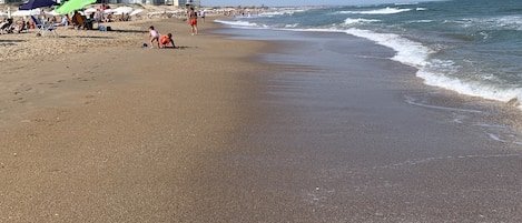 Playa Brava a 1 cuadra.