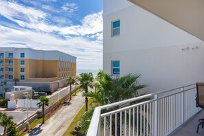 Balcony beach/ocean view