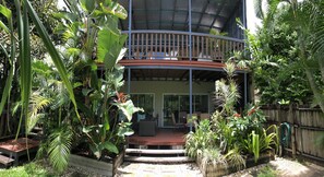 2 Level Tropical Oasis Ideal for Work Groups, 6 Friends and Extended Families