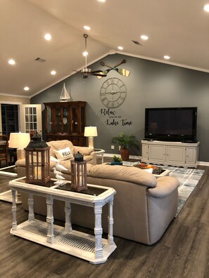 Open floor plan - Living Area, Large TV with Dish, Netflix, etc.