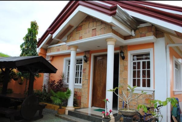 Jennifer's 3-BR Abode in Tagaytay City