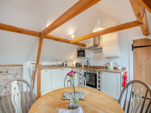 Kitchen/diner | The Hay Barn - Milton End Farm Barns, Arlingham, near Frampton-on-Severn