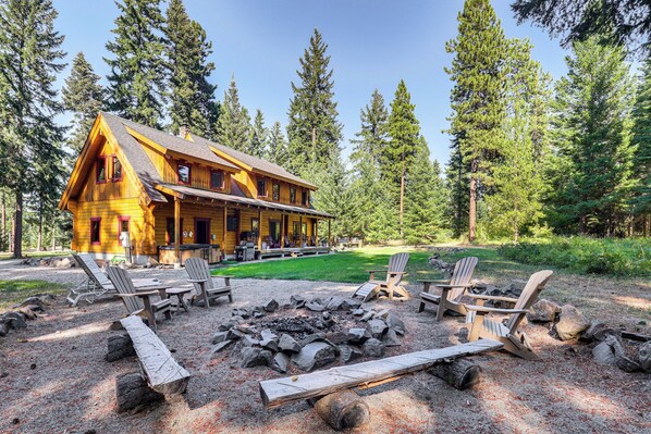 Cle Elum Vacation Rental | 3BR | 2.5BA | 1,700 Sq Ft | 2 Stories