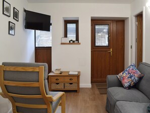 Welcoming living room | Chunal Apartment - Central Glossop, Glossop