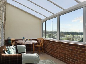 Light and airy conservatory overlooking the garden | Cowdea 2, Bettiscombe