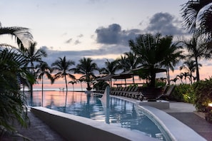 Expansive salt water infinity pool