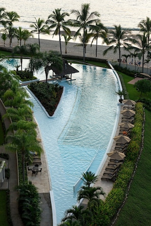 Expansive salt water infinity pool