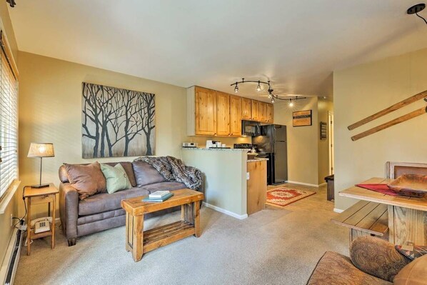 Pullout sofa/Kitchen/Workspace area