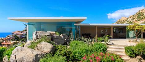 Overlooking the Sea of Cortez, Casa Finisterra is the perfect modernist escape!
