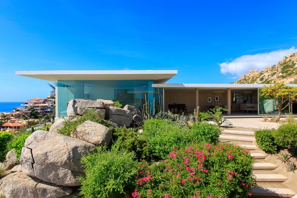 Overlooking the Sea of Cortez, Casa Finisterra is the perfect modernist escape!