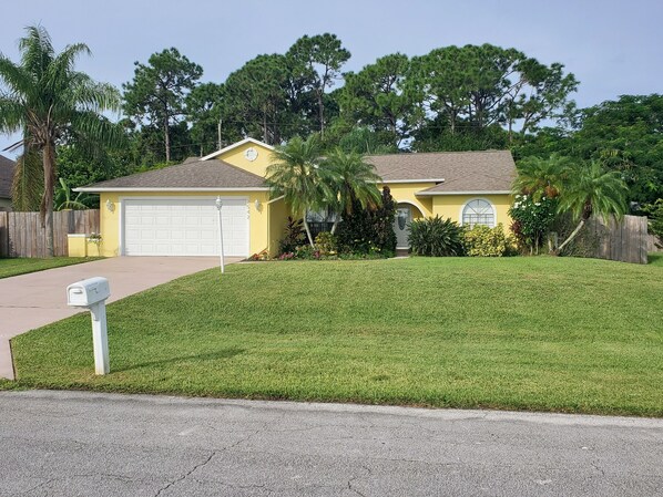 Front of the house. No neighbors to the front of the house - lake view.