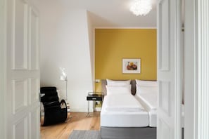 Schlafzimmer 1