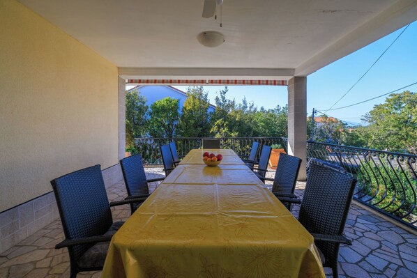 Outdoor dining