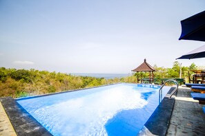 Infinity pool