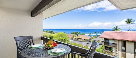 Kona Mansions#229! Gorgeous Ocean Views from the Master Bedroom Top Floor Lanai!!