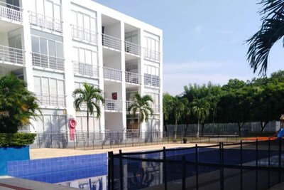 ¡Apartamento con piscina y campo de fútbol cerca de restaurantes!