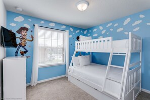 Toy Story-themed kids' bedroom of the townhouse in Kissimmee, Florida - Create unforgettable memories in this Toy Story-themed retreat - Bunk bed with vibrant colors and playful décor - Smart TV and Netflix