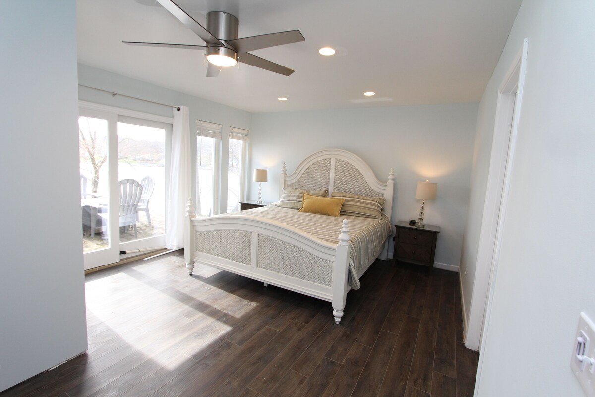 HotTub, Sauna, Paddle Boards, Kayaks, Firepit, Game Room, Linens, Scenic Point