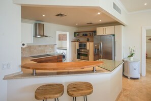 Schooner Bay 205 - Open plan kitchen area and living room