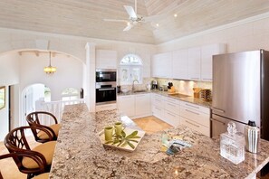 Contemporary and fully outfitted kitchen with a breakfast bar