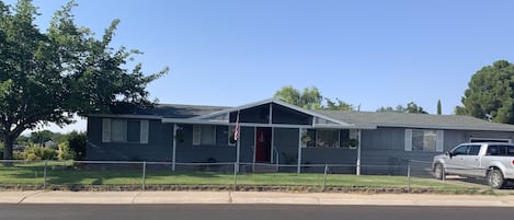 Fenced front yard with plenty of room for vehicle, boat and trailer parking