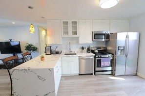 Fully upgraded gourmet kitchen with top of line appliances, utensils and cutlery. Permit #str14-0085 