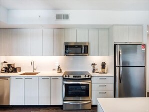 Herndon/Reston Reston 2 Bedroom Kitchen