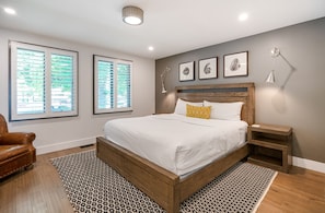 Master Bedroom w/ king bed, ensuite, luxury linens, bedside lighting, TV