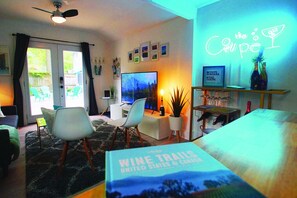 Living room with large HDTV with Netflix connectivity (no cable)