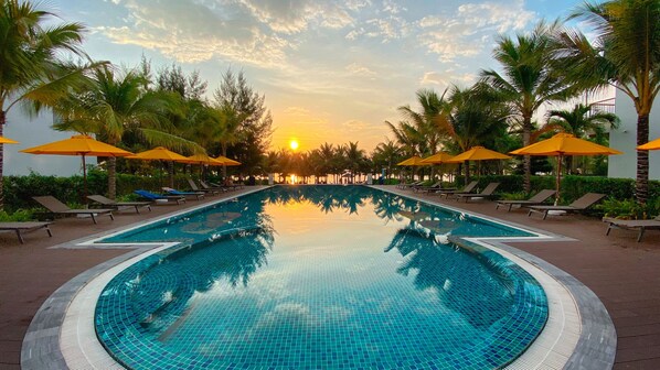 Infinity-Pool