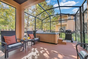 Screened patio with private jacuzzi and BBQ