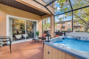 Screened patio with private jacuzzi