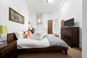 Bedroom with en suite bathroom