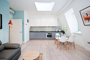 Open Plan Fully Fitted Kitchen