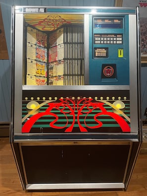 Old time Jude box from 1993 free play 100s amazing mixture of music 4 everyone