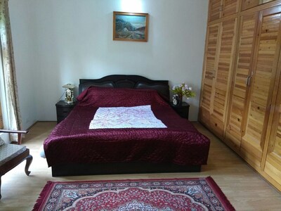 Luxurious independent cottages near Manali