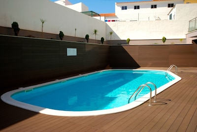 Sailor - Apartamento de vacaciones, a 1 km de la playa con balcón y piscina climatizada.